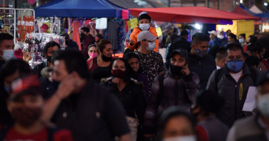 SinEmbargoMX's tweet photo. #FOTOS | Tianguis de juguetes de la CdMx y del Estado de México mostraron aglomeraciones durante la tarde y noche del martes y las primeras horas de este miércoles, de acuerdo con reportes de medios nacionales e imágenes difundidas en redes sociales
 https://t.co/fnr487XQiU https://t.co/hsSPUhWSJP