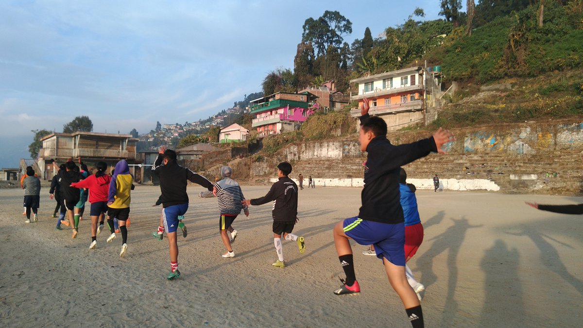 [THREAD] Tieedi Women's Football Club - A new hope for women's football in IndiaDarjeeling-Kurseong-Kalimpong region of West Bengal has always loved their football. But it was only in December 2020 they organised their first-ever women's football tournament.  #IndianFootball