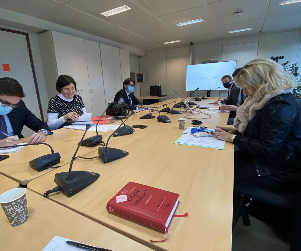 f_personne's tweet photo. #Tourisme | Ce matin à la @DGEntreprises pour dessiner les contours du futur #chequevacances

👉Il faut moderniser cet objet de la vie quotidienne des français pour soutenir l’économie touristique et préparer la relance. 

Levons les verrous ! 🔓 https://t.co/5rF4h1W9FZ