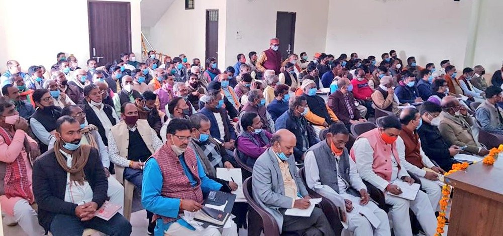 sunilbansalbjp's tweet photo. आज सीतापुर में त्रिस्तरीय पंचायत चुनाव की बैठक में कार्यकर्ताओं को संबोधित किया। https://t.co/Jtr13DrK7G