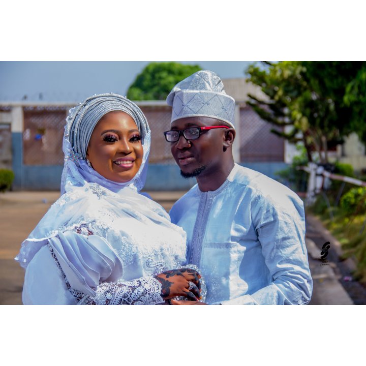 starzvisual's tweet photo. To love is nothing. To loved is something, but to be loved by the person you love is everything..
MUJIDAT ๐RIDWAN
#MRunion'20
๐ท: @adegbablessed
#nikkah #lovestory #weddings #muslimwedding #celebration #owanbeparries #owanbe #starzvisuals https://t.co/tgoePpPGeI