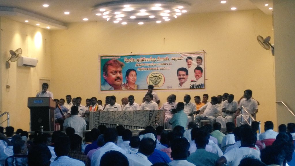 SENTHIL_DMDK's tweet photo. #தேமுதிக திருச்சி தெற்கு மாவட்ட கழக #ஆலோசனை கூட்டம் மாவட்ட கழக செயலாளர் அண்ணன் கிருஷ்ணகோபால் தலைமையில், கழக மாணவரணி செயலாளர் விஜயகுமார் மேற்பார்வையில் நடைபெற்றது. 
��ாவட்ட, நகர,ஒன்றிய,பேரூர்,கிளை கழக நிர்வாகிகளும், தொண்டர்களும் பெருந்திரளாக கலந்து கொண்டனர்.
@iVijayakant 
@vj_1312 https://t.co/SQAxXfFrU3