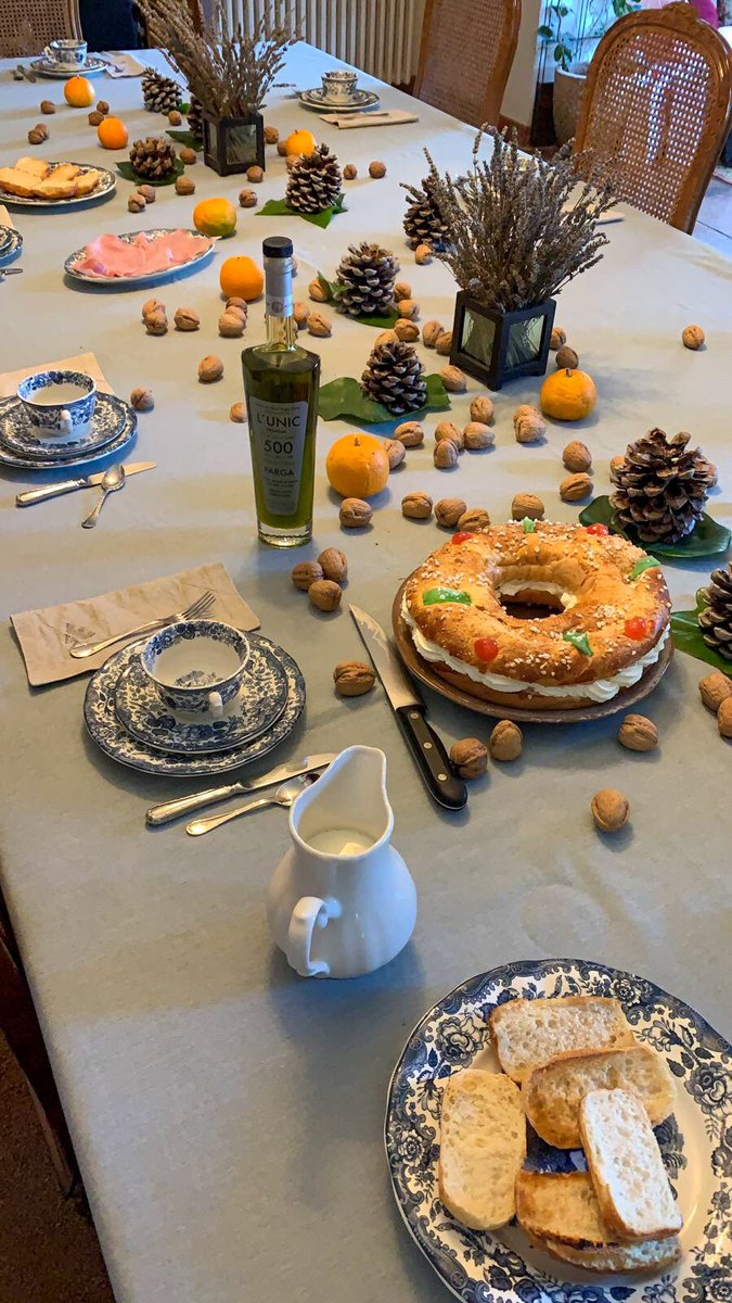 🇪🇸Feliz día de Reyes Magos✨👑

🇺🇸 Happy Wise Men ✨👑

#oleomile #delicatessen #luxury #hechoenespaña #aceitedeolivavirgenextra #aceitemascarodelmundo #regaloexclusivo #gourmet #sano #spain #oliveoil #farga #oroliquido #christmasgift #2021 #reyesmagos #wisemen #roscon