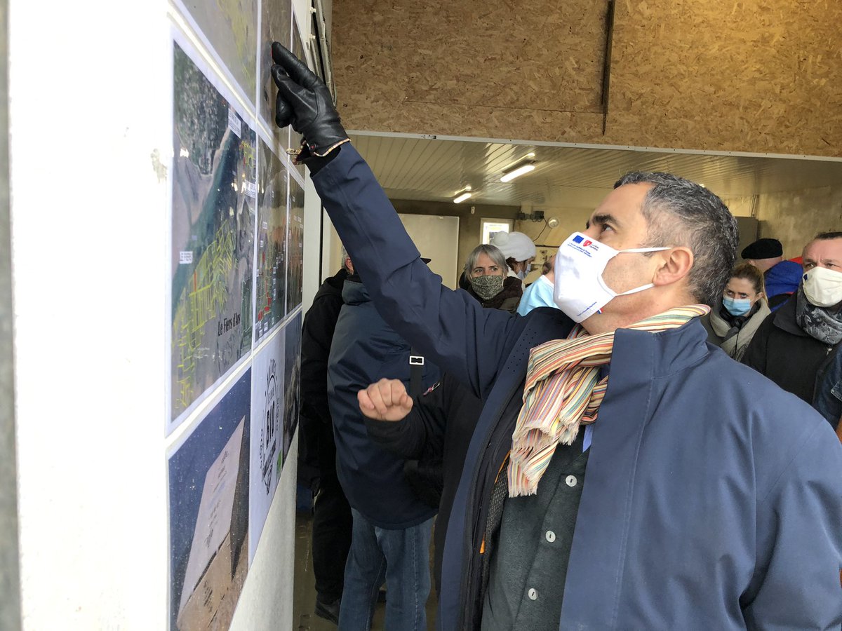 nthierry's tweet photo. A la rencontre de la #famillelecorre, ostréiculteurs depuis 1966, en cours de labellisation bio. #ostreiculture #iledere #NT2021 #EELV https://t.co/yLnMMmXoZ1
