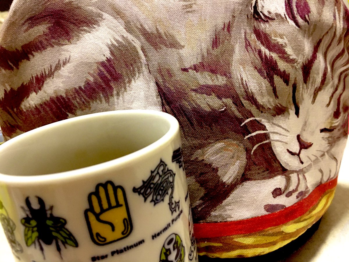 tookousagilove's tweet image. 優秀で可愛くて本当にお気に入りのこのコージー…と書こうとして、今日は「ティー・コージー」をど忘れ…
羽海野チカてんていの作品で知って、私は自分で作ったり出来なかったけど #catissue さんのこれ一目惚れで購入…本当にずっとあったかい🐈💕
今日は美味しい大福買ったので濃い緑茶を淹れた🍵☺️