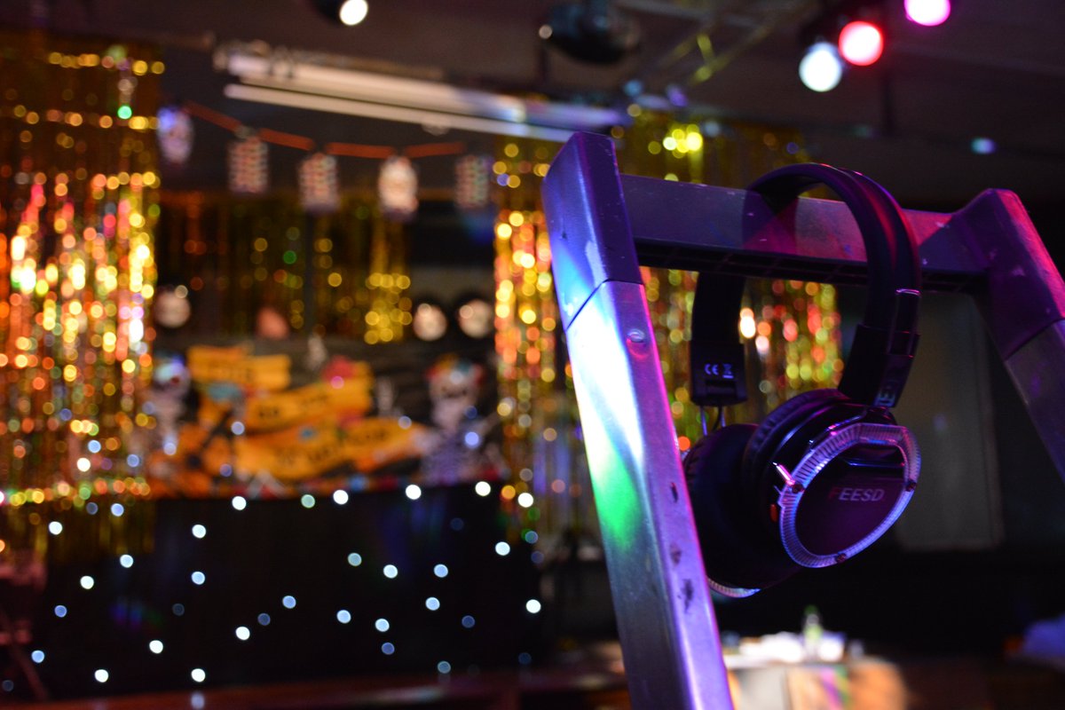 Vol nieuwe energie weer aan de slag! Het reces gingen we in met een knaller: een #silent #dixo waarbij ruim 450 leden met hun #huisgenoten thuis samen een feestje vierden terwijl zij allemaal naar dezelfde livestream keken! Een groot succes! #silentdisco #samentegencorona