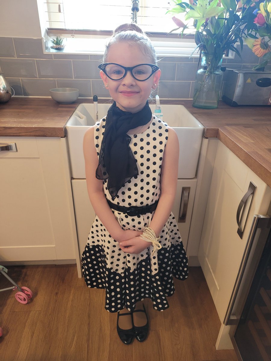 MerreyAmanda's tweet photo. Madison is in her outfit for the fashion term at school :) we chose 1950's and I think she suits it lovely 😍 @MissBulmer @MrSibs https://t.co/IoO5tTOrXf