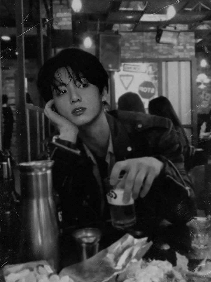 Taeteab's tweet photo. This pic of JK😳😳 https://t.co/QUEVy1qeFA