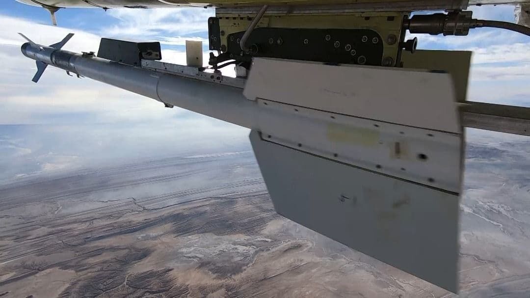 Iranian Karrar UAV with Azarakhsh air-to-air missile https://t.co ...