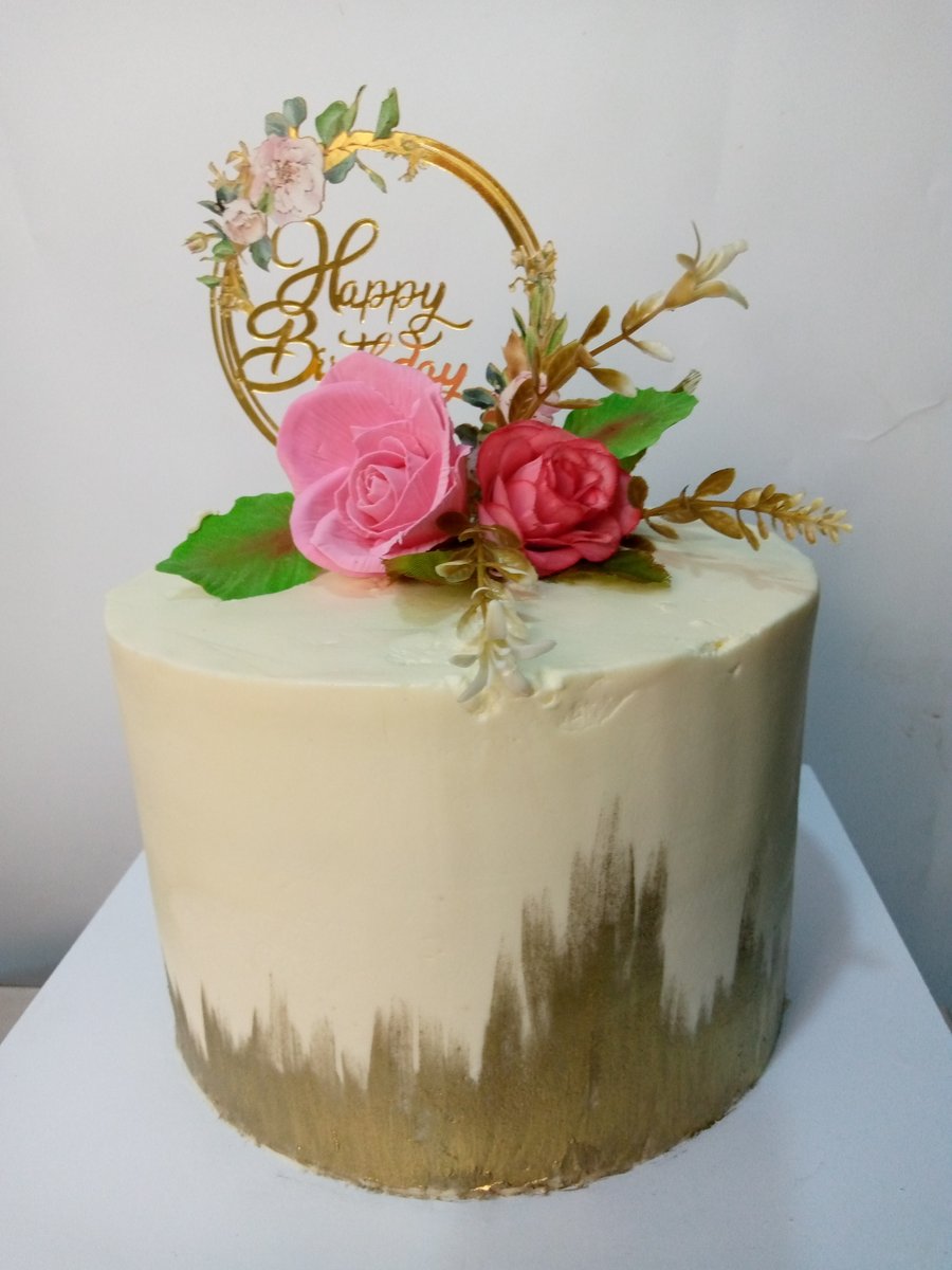 Birthday Cake with a special surprise inside😳 

When you pull out the designed flower and golden birthday frame, there you find the surprise💃

job by <a href="/excel_vifem/">EXCELVIFEM SCHOOL OF CAKES AND CULINARY ARTS</a> 

Contact us now for any kind of cake and its will delivered to you destination  09056120924
#lagos #cakedecorating