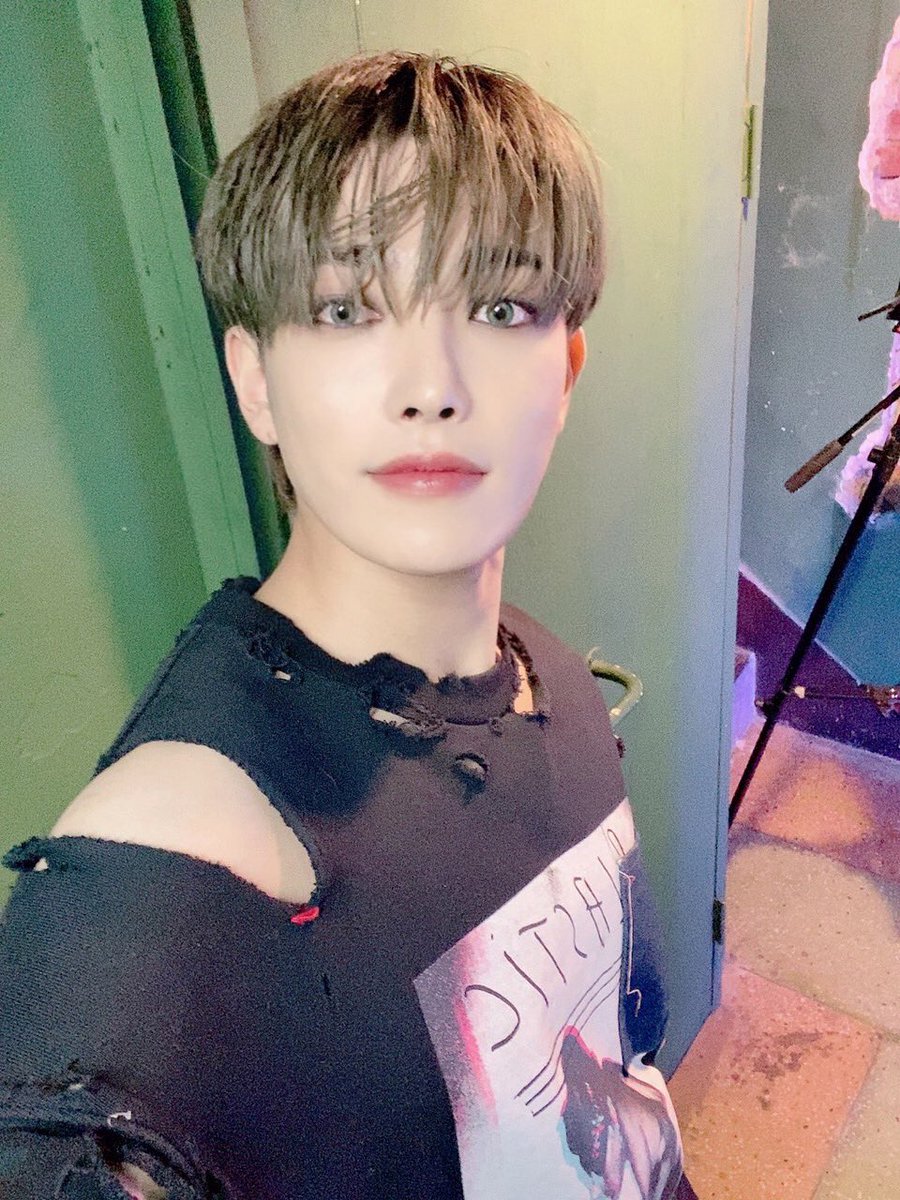 ATEEZofficial's tweet photo. [#홍중] 🎬🎤🎬🎤😎😎
#ATEEZ #에이티즈 https://t.co/hYUoz9G4TM