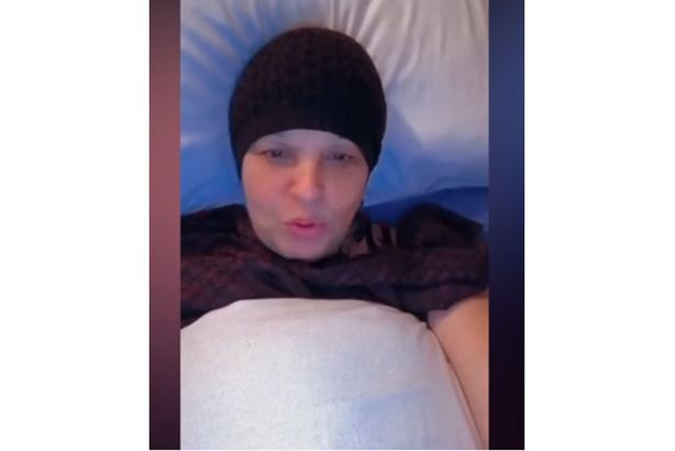 فيفي عبده تفاجيء الجميع من سريرها وتكشف سبب مرضها (فيديو)