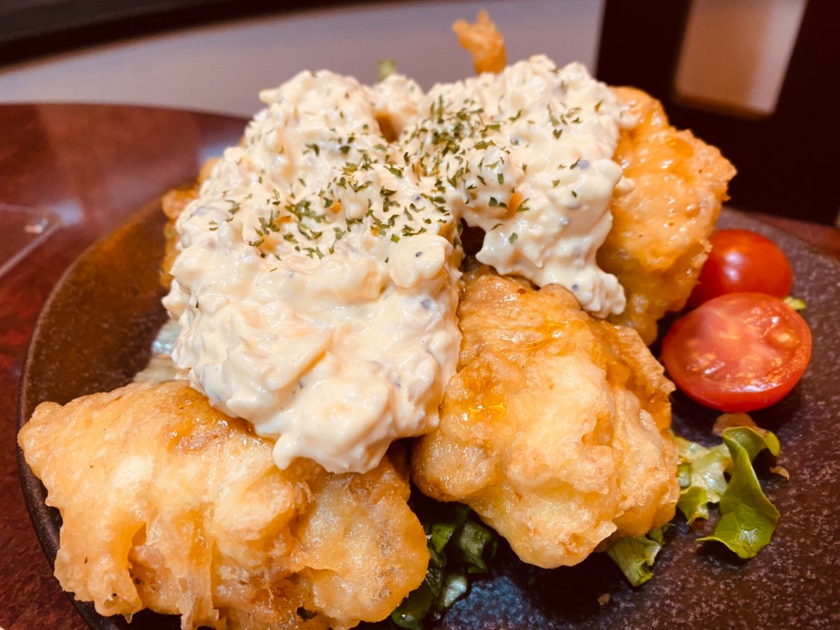 emphasi00507132's tweet photo. 居酒屋のチキン南蛮♪
最近タルタルにハマってる♪
昔はそんな好きじゃなかったのに今は凄い好き♪
時短で休業になったら食べられないから今のうちに食べておこう♪
#居酒屋 #チキン南蛮 #緊急事態宣言 https://t.co/MDol3NdAVy