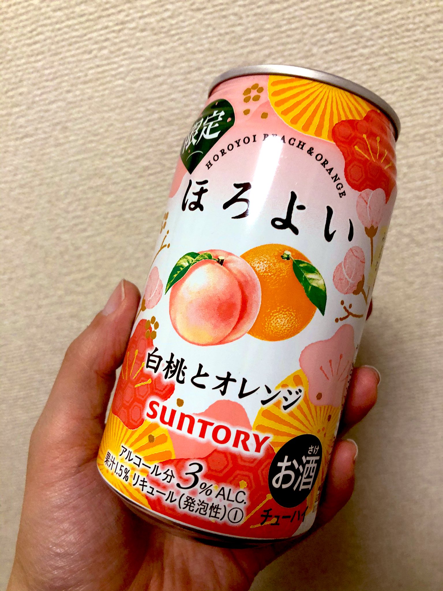 瑛 オレンジジュース買いにコンビニ行ったら売り切れてて代わりに桃ジュース買おうとしてた私の目の前にこんなものが現れたので買わざるを得なかった まあ ファジーネーブルだよね おいしい 何本でも飲めるな T Co Rm0llf729r Twitter
