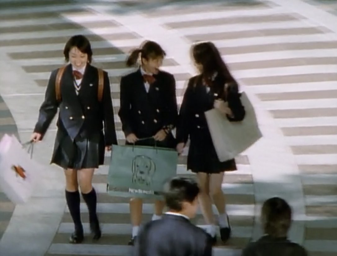 メガレンジャー40話｢コワいぜ！！バッドな女たち｣で みくが持ってる袋