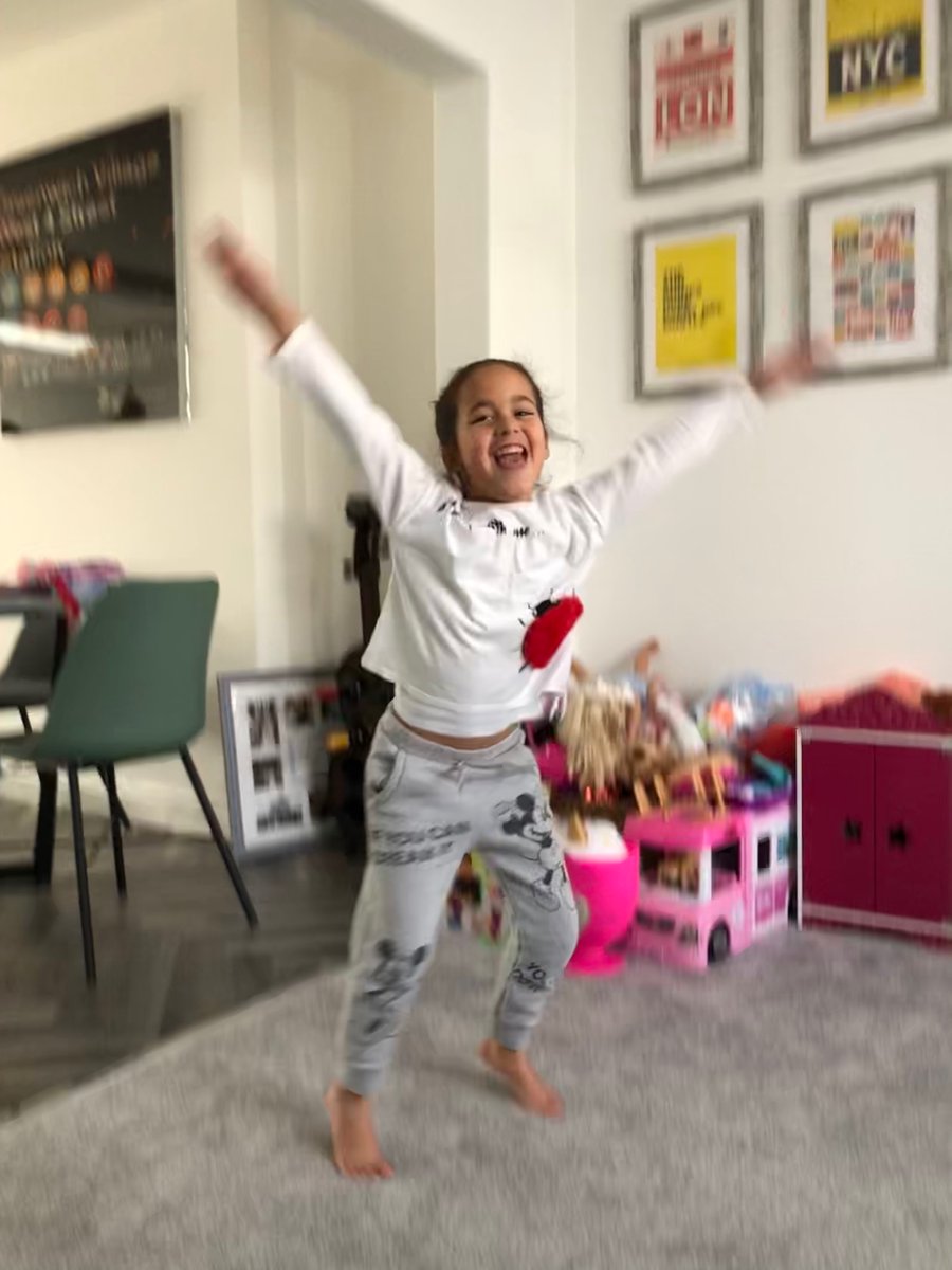 CocoClarkson's tweet photo. HOME PE lesson! My sis won’t do!!! #homeschooling #fitnessgirl https://t.co/LUIuKgSqDe