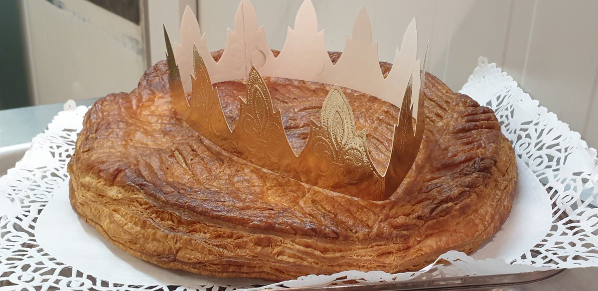 Ch_Aurejac's tweet photo. C'était la galette des rois, hier dans les cantines de Pernes-les-Fontaines (84)😋😋 @innovationculi1 @Charlotte_innov @magma1970 @Elior_France https://t.co/LpybSbpgQD