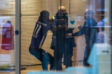 ODDSbible's tweet photo. Royal Antwerp forward Didier Lamkel Zé tried to force a move to Panathinaikos by turning up to training in the kit of arch rivals Anderlecht and they didn’t let him into the training ground 🤣😭 https://t.co/pFikhSQ5yV