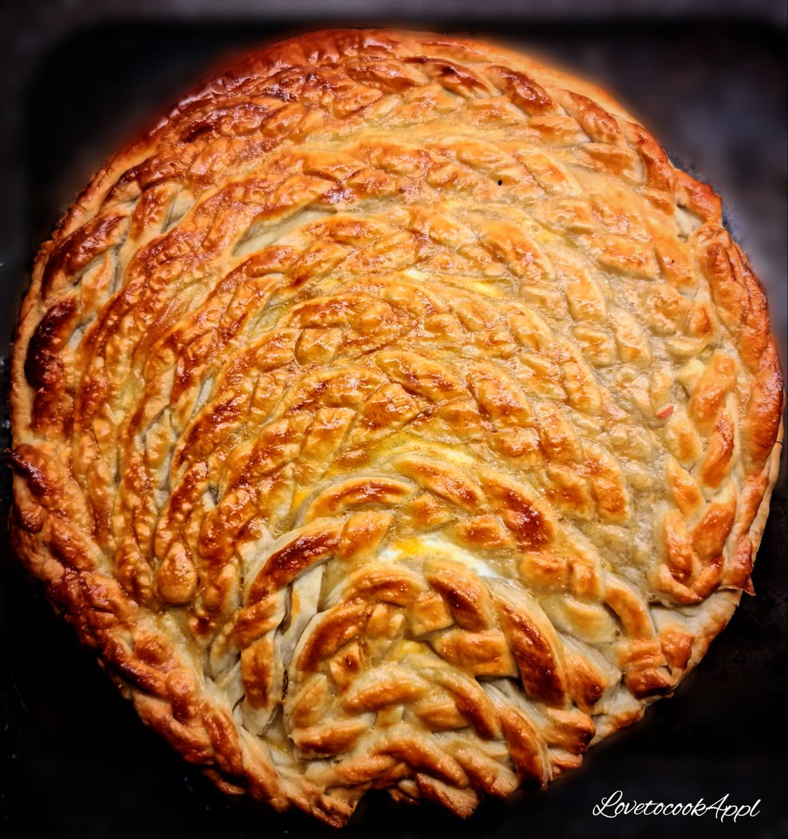 lovetocook4ppl's tweet photo. Totally scrumptious christmas dinner leftovers #pie I literally threw everything at it! #Turkey , stuffing , potatoes , cauliflower cheese, pigs in blankets,it was blooming gorgeous!
@SherwoodFoods1#pie #pieandmash #pastry #pastryart #pastrylove #foodart #leftovers #turkeypie https://t.co/ny8P9SS5oV