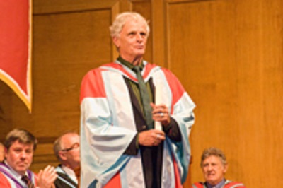 Radio4ta's tweet photo. @emilykenway Professor Taylor prefers the more casual dress style. https://t.co/4tzxpuTstq
