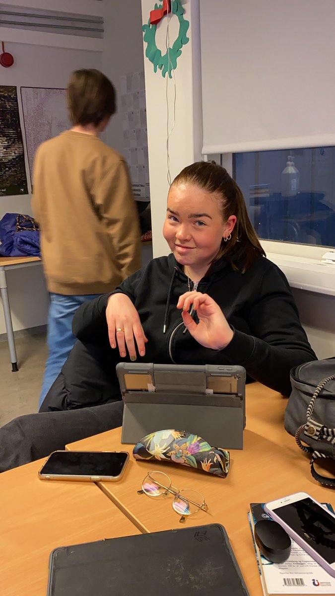 Skóli a þessum fallega miðvikudegi með sögu sætu😋😋😋 #sagasæta #skoli #school #miðvikudagur