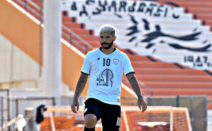 Estadio_ED's tweet photo. 🧙🏻‍♂️ El ex del #SevillaFC Éver Banega sigue a lo suyo, repartiendo magia

https://t.co/upXiKZpmnD https://t.co/MxjBUxUL8a
