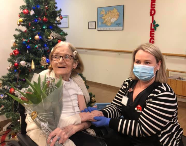 Vaccination rollout has been going too slow in much of the world. If enough vaccines were available, Iceland could vaccinate its entire population cheaply in a matter of days. This is how. I am a CEO of a regional healthcare institution. Thread.