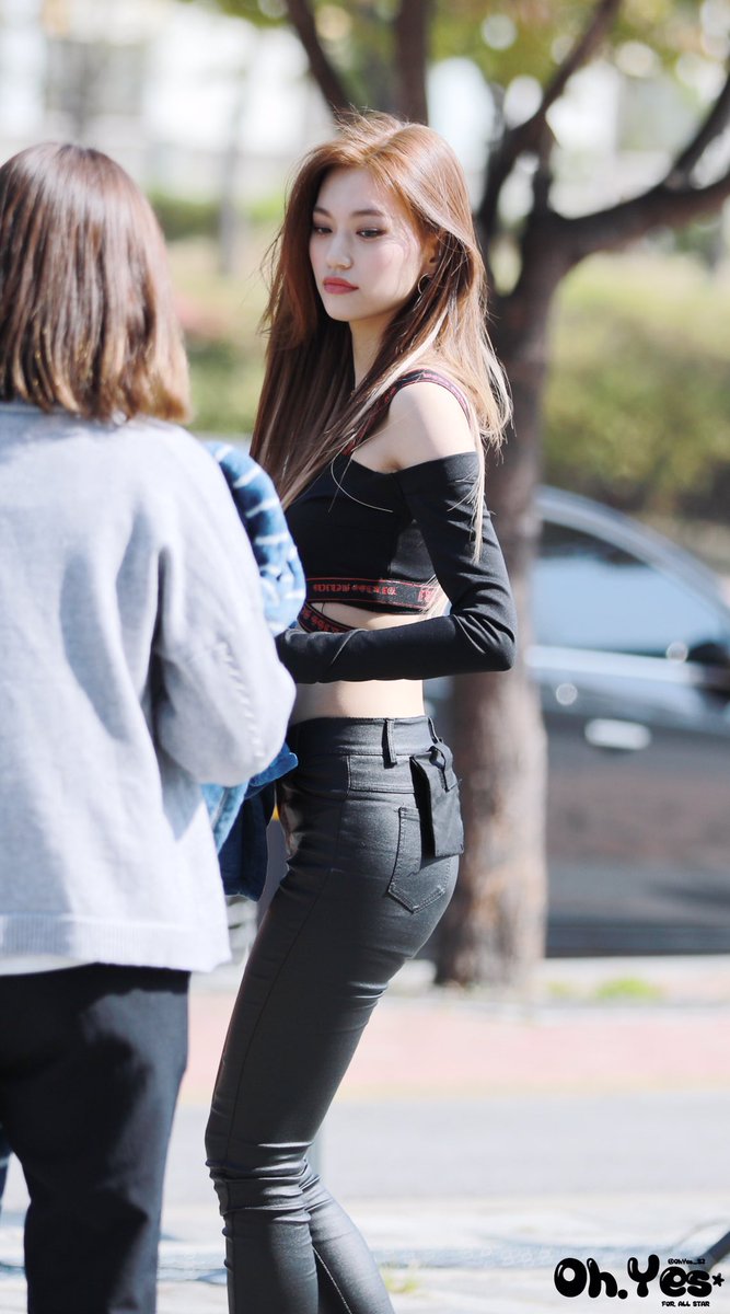 Chocolabanana1's tweet photo. I'm so gay for this Doyeon , please😭 https://t.co/FSnqJRw8GW