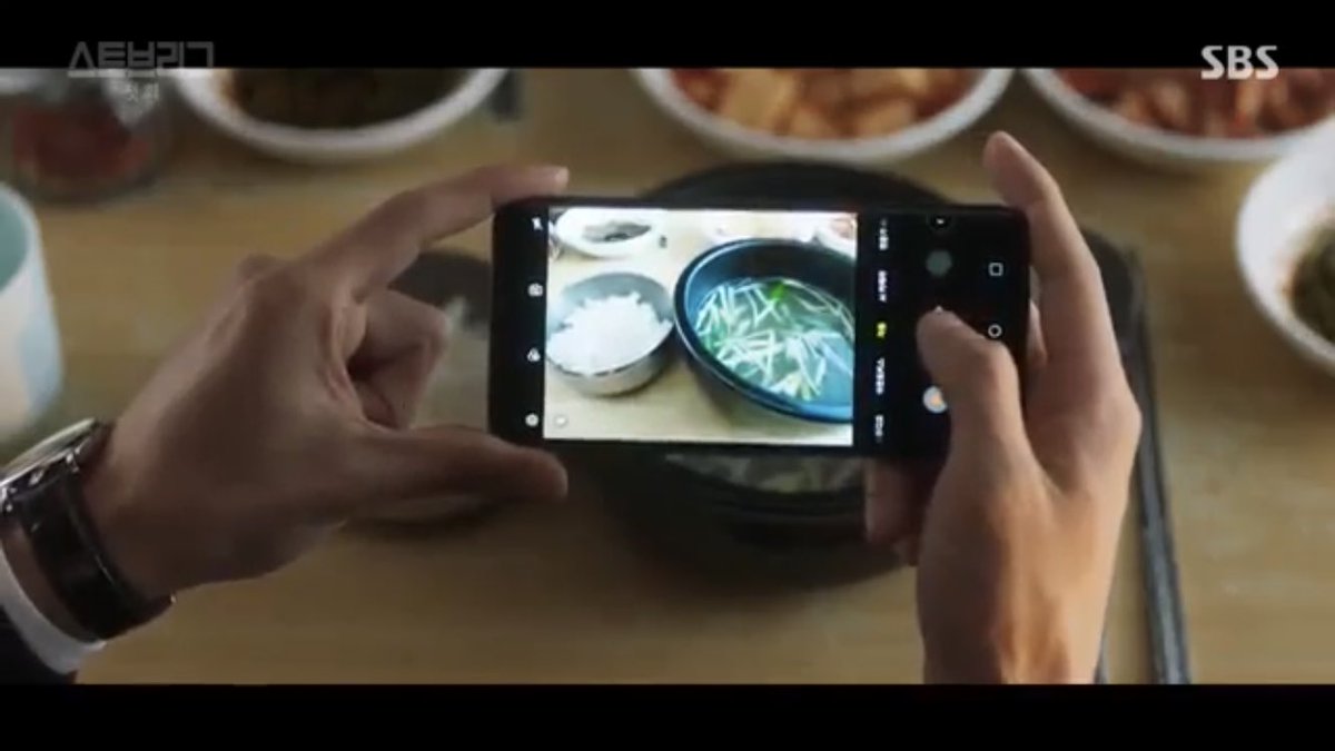 A collection of Baek Seungsoo’s food pics  #HotStoveLeague