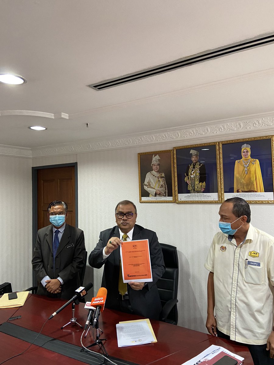 INTAPPerak's tweet photo. 6 Januari 2020 | Rabu

Sidang Media YB Pengerusi INTAP bersama 
Tuan Haji Meor Hezbullah Bin Meor Abd Malik, Pegawai Daerah Kinta dan Tuan Haji Zulkipli Bin Haji Nasrin, Pengarah Kerja Raya Negeri Perak berkenaan :- https://t.co/pvMa5zisHQ