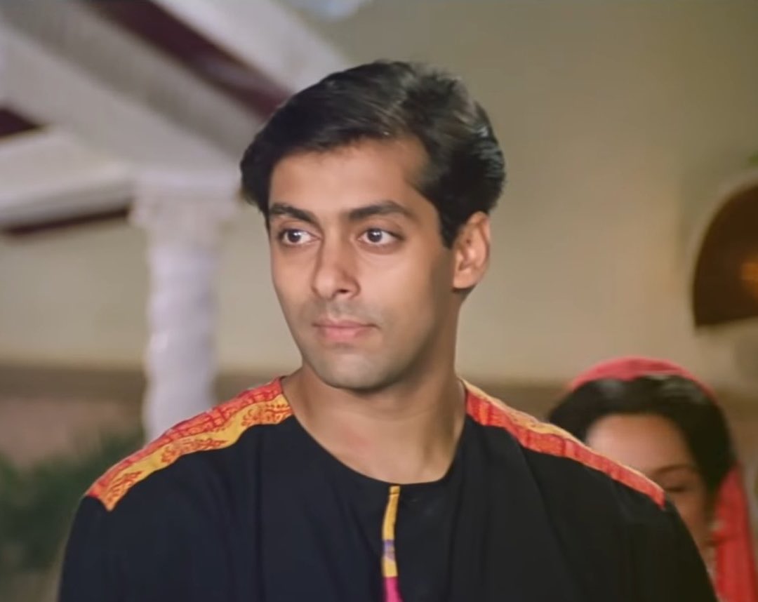 Resemblance at its peak so obviously his clothes were also inspired by his idol.