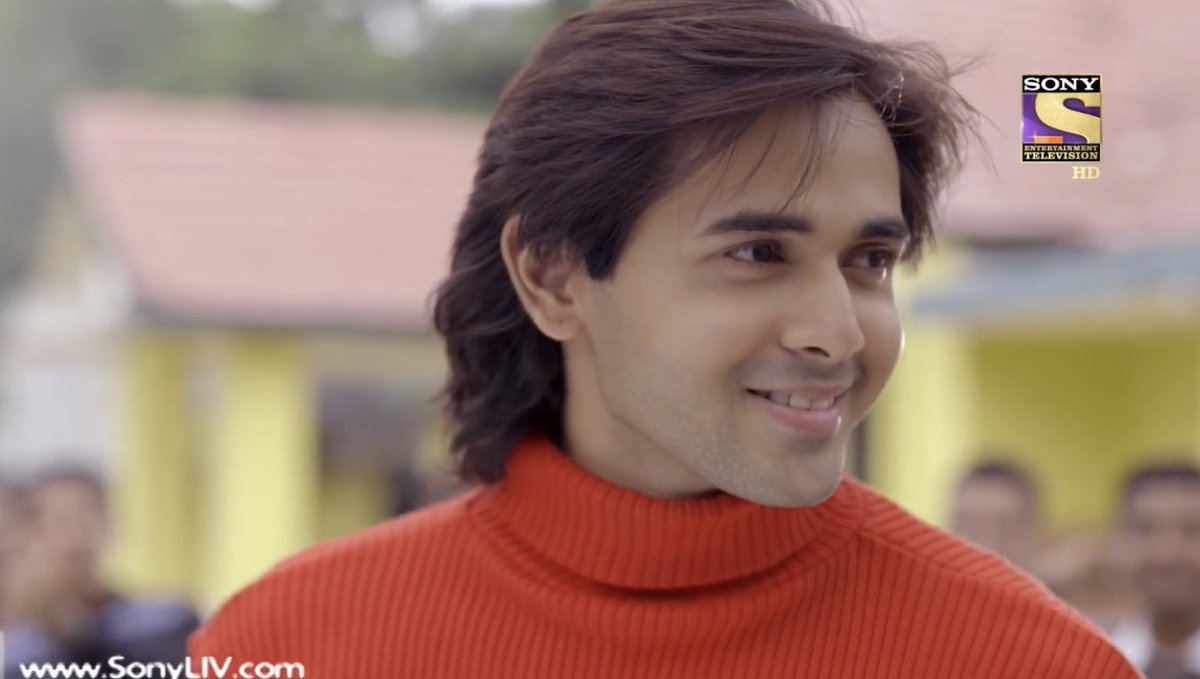 Resemblance at its peak so obviously his clothes were also inspired by his idol.