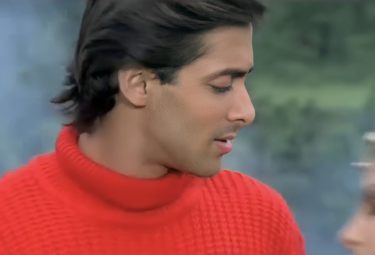 Resemblance at its peak so obviously his clothes were also inspired by his idol.