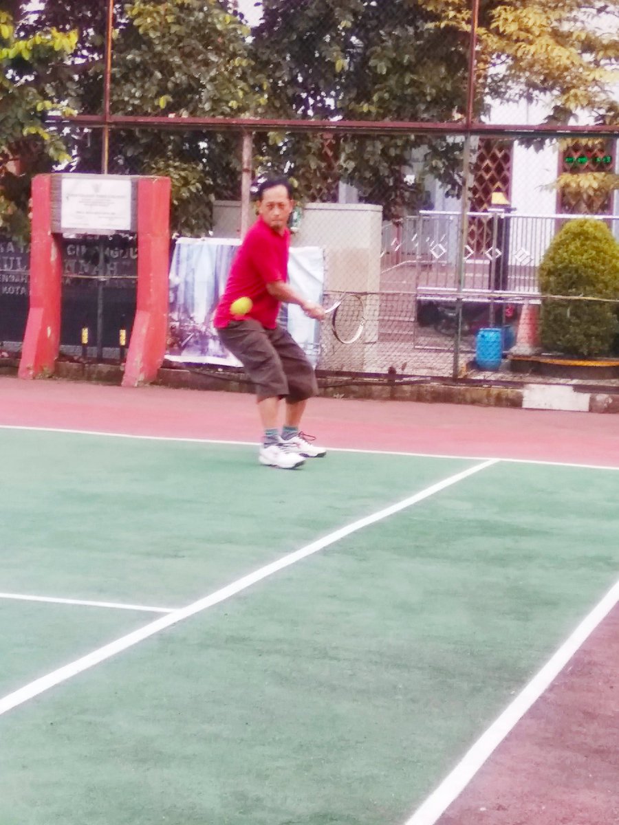 MuhammadFindi4's tweet photo. Bismillah, from 1 handed backhand to 2 handed backhand..

#tetapjagasemangat
#twohandedbackhand https://t.co/eq9S0qq8dJ