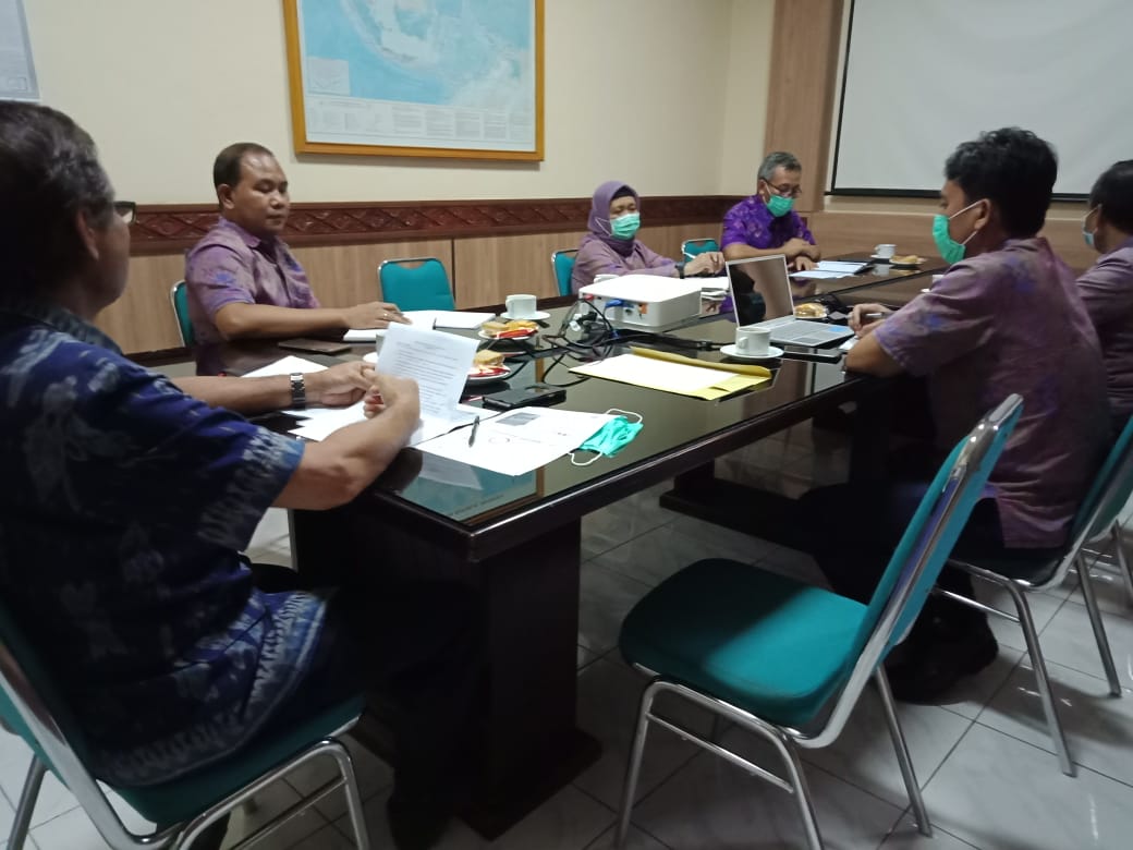 bpmkp_buleleng's tweet photo. Rapat pembahasan awal proposal riset tahun 2021 yang dipimpin langsung Ka BBRBLPP. Hadir dalam rapat Kabid TO, Sub Koordinator Kelompok Program dan Anggaran serta Penanggung jawab kegiatan riset BBRBLPP #KKPRebound  @brsdm_kp @kkpgoid @sjariefwidjaja @pusriskan @YayanHikmayani https://t.co/w3OoinDP65