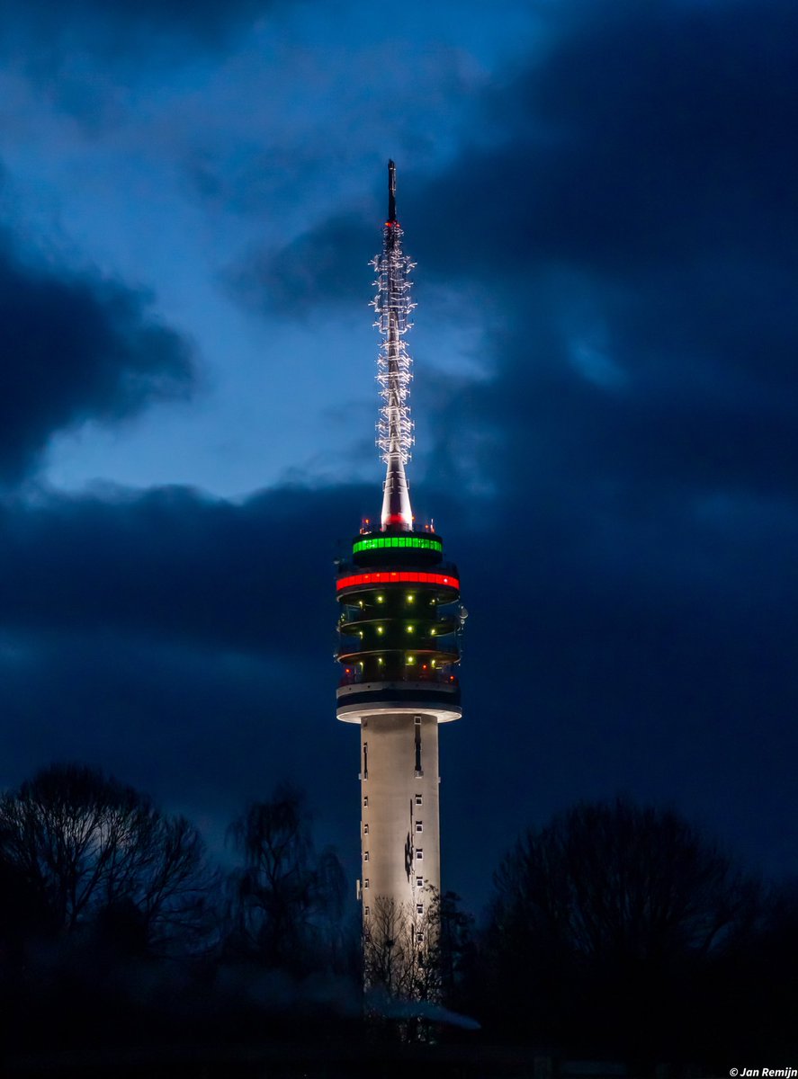 StichtLicht's tweet photo. Nog  maar even te zien. Gelukkig hebben we de weekendverlichting nog. @Goesisgoes @CellnexNL @Vesteverlicht #mediatoren #goes #kerstverlichting https://t.co/BlzFg3PPA1