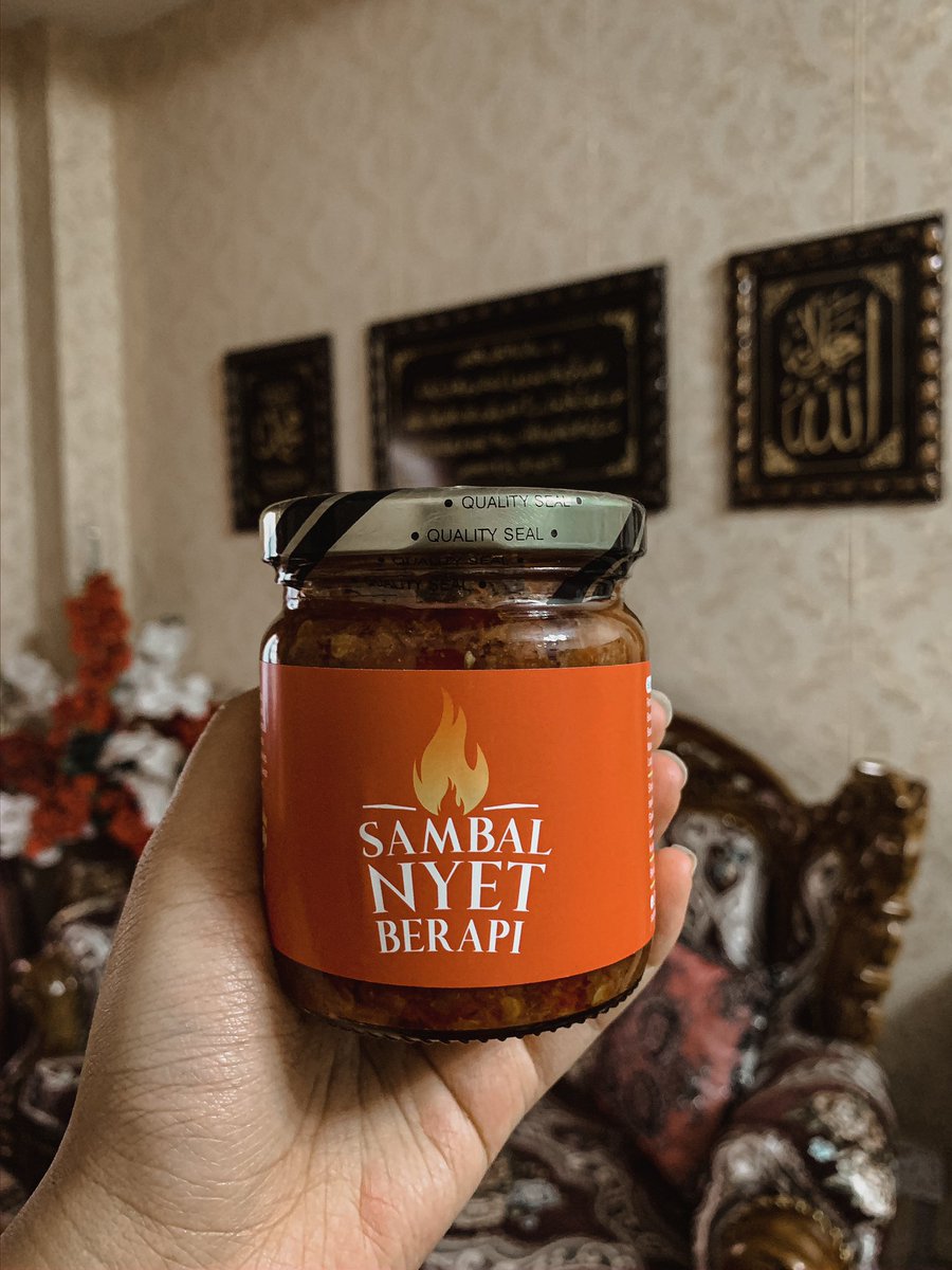 animaaras's tweet photo. Hot item ni. Saya ada stock. Resell balik at RM160. Siapa nak? https://t.co/cIz1oeSLVx