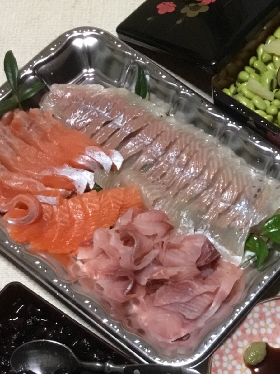 軽井沢ナビ 公式 本日1月6日は 佐久鯉誕生の日 我が家では大晦日は毎年近所の養殖場からいただく 鯉のあらい 信州サーモン シナノユキマスのお刺身を食べてお年取りしています コリコリ食感で淡白な味なので いくらでも食べられちゃいますよ