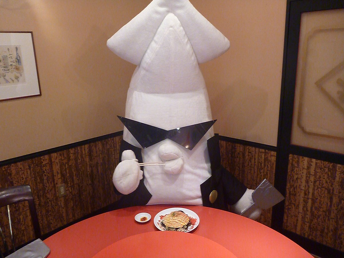 bantyou96's tweet photo. ひのじゃがくん(@hinojagakun)からバトン貰ったぜー
ブラック番長のご当地グルメは『糸魚川ブラック焼きそば』だぜ！
イカスミを使った真っ黒な焼きそばは見た目も味もインパクト抜群だぜ
次は、和倉温泉のわくたまくん(@wakutamakun)ヨロシクだぜ～
#私の街のご当地グルメ 
#ご当地キャラおんらいん https://t.co/5iWIYVP8z9