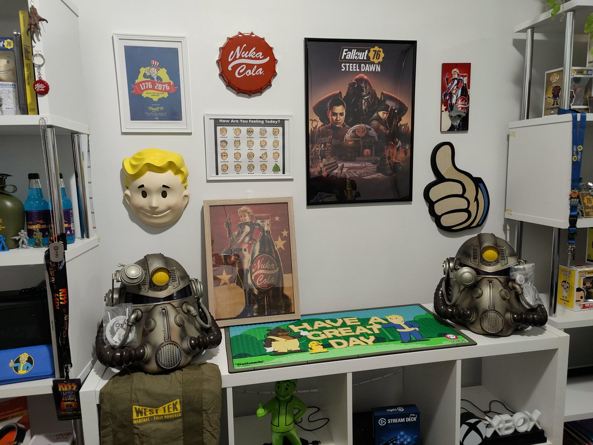 DakaTheWanderer's tweet photo. That #SteelDawn poster looks amazing on the wall! Plus that floor mat from @BLOODFARTaus' #QuakeCon2020 prize looks good there! Almost finished setting everything up, just have to tidy a few small things and hook up the lighting to power! #Fallout76 https://t.co/ipF2B34GTX