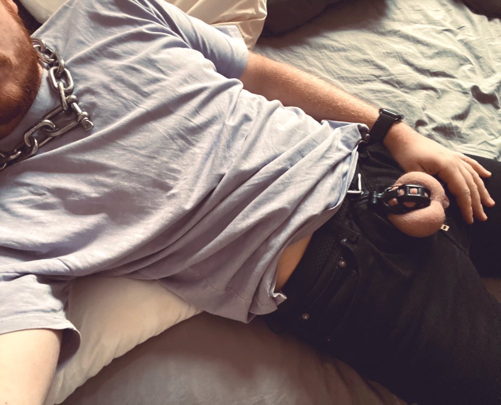 10 days locked now, won’t be let out until I’m able to cum from just being fucked. I don’t think it’ll take much longer tbh 😈 Dom got me a new collar too ❤️ I’m a lucky boy 🥰 #chastitysub #lockedfag #teamlocked #chastity #bdsm #gaymelbourne