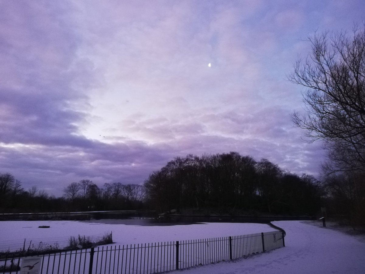 LakesideCafeBHC's tweet photo. Just looking out the office window 😍

Lakeside Cafe is still open. 8am until 2pm everyday except Friday. 
Takeaway only with a limited menu.

Get some fresh air, and a hot drink to break up your lockdown day.

Stay safe, keep your hands clean and follow the guidance. ♥️ https://t.co/js4KR7bpsE