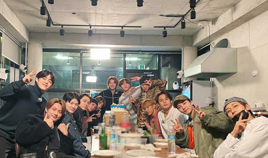 kor_celebrities's tweet photo. SEVENTEEN の酒豪ぶりが話題。12月28日と1月4日に公開された『GOING SEVENTEEN』EP.44・45でのこと。アルコール度数が30％のホワ…

つづき⇒ https://t.co/U3PrgwRcG6

速報ランキング⇒ https://t.co/mc9qWCoA44 https://t.co/Plwxk6fXGv