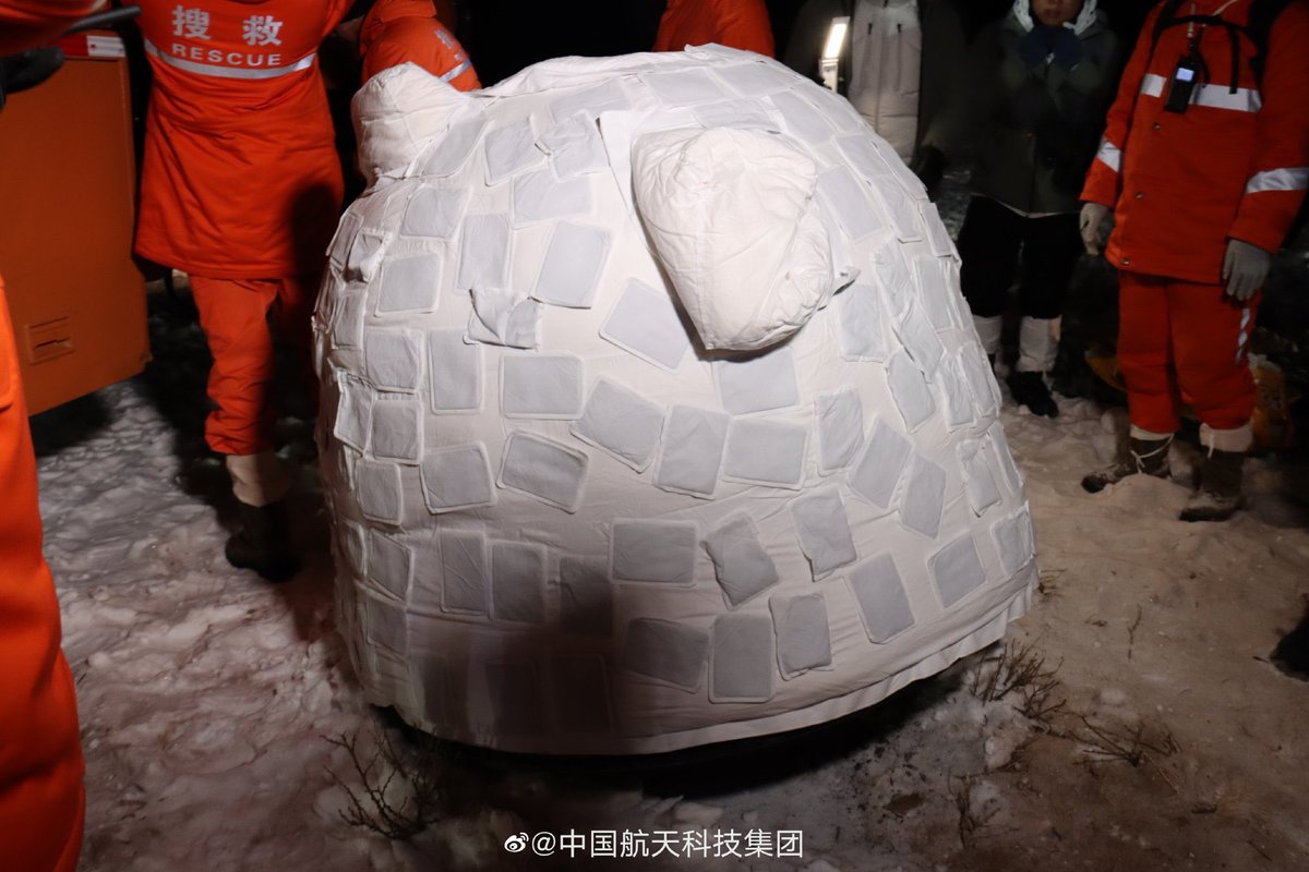 spaceexplore's tweet photo. Ça, c’est du riz en train de germer. Mais pas n’importe lequel ! 40 gr de graines de riz sont partis sur la #Lune et revenus avec #Change5 le mois dernier. Après les #MoonTrees voici le #MoonRice 👍
#China #ChinaMoonMission #CNSA #LunarSampleReturn https://t.co/RAeEODQNaE