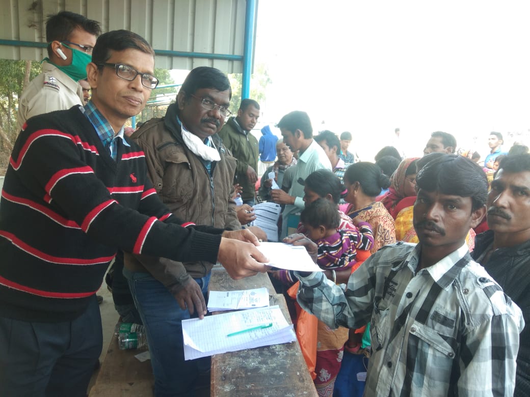 #DuareSrakar  camp being organised in Majigram High School under Majigram GP in Mangolkote today.