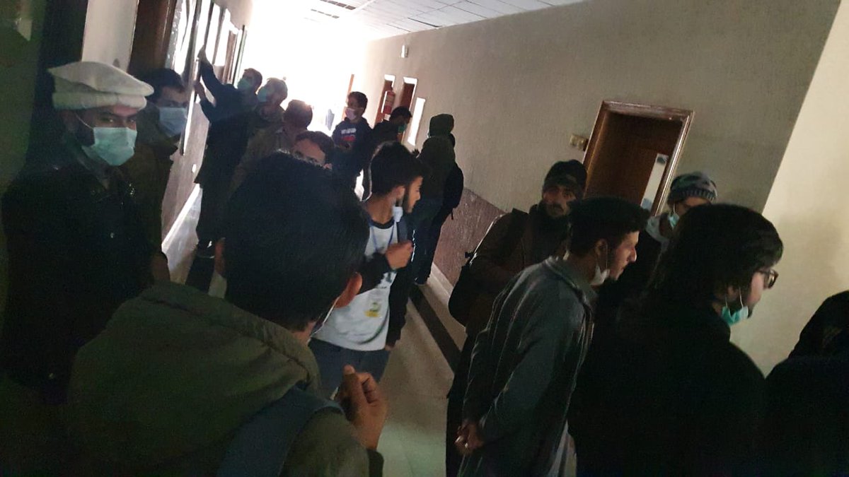 SaadAli50926220's tweet photo. University cannot follow SOP's
#FastAgainstGovt 
#FastStopTorturing https://t.co/RAByPPcbfF