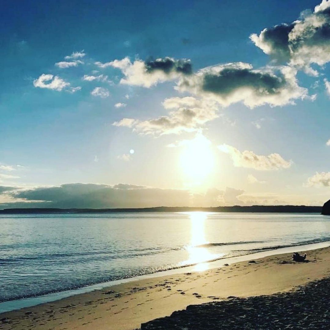 When St Ives turns on the charm it always gives us hope. We wish you all well. We've done it before, we can do it again...
 #Staysafe #Lockdown3 #lockdown2021 #January #cornwall #StIves #calmseas #winter lovecornwall #love_cornwall #coastalwalk #itsthelittlethings #thankyounhs