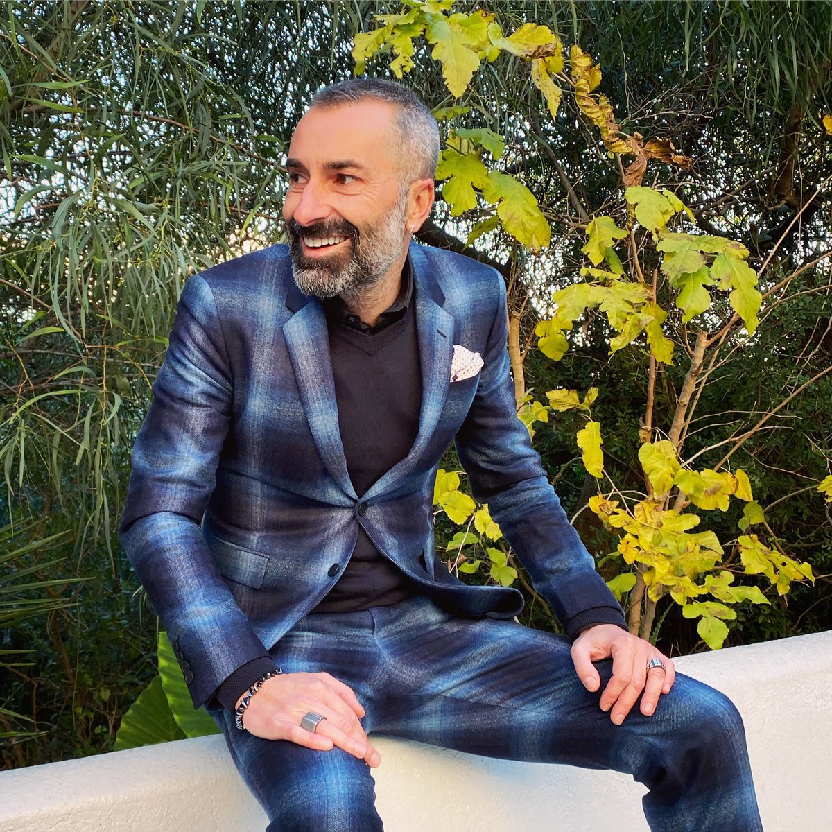 andresllompart's tweet photo. Feliz día de Reyes 👑👑👑
#paulsmith #mensuit #paulsmithsuit #newgentleman #ootdmen #menwithstyle #menwithstreetstyle #menwithsuitstyle #menwithsuits #menwithsuit #mallorca
#hoscos #vecinitos #gay #gayfashionista #gaystyle #gaywithstyle #dapper #gentleman #menstreetstyle https://t.co/u03fZYEJLm