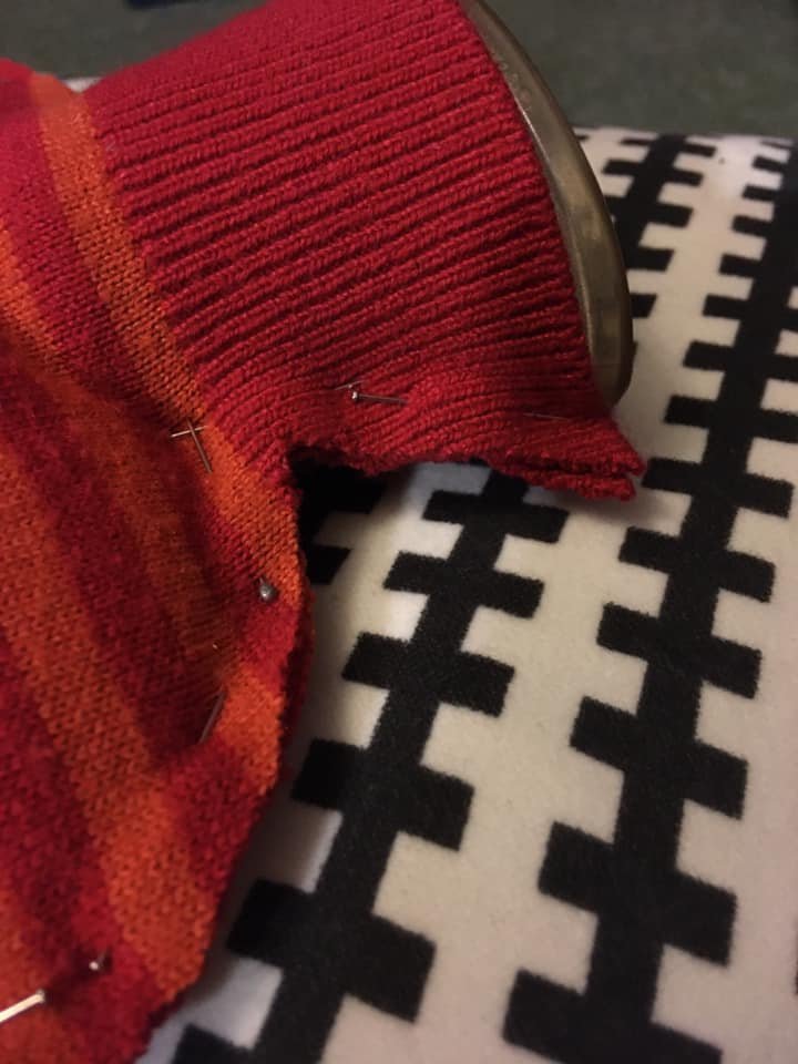 RebeccaSmall74's tweet photo. Its getting cold out there so this upcycling workshop from @dailythreadbrum @OldPrintWorks could come in handy - turn an old jumper into a hot water bottle cover: Thursday, 6.30-8pm, free via Zoom https://t.co/oQN3gIw1g8 #WMathome #Sustainability #Crafting https://t.co/mKWvsjGsHg