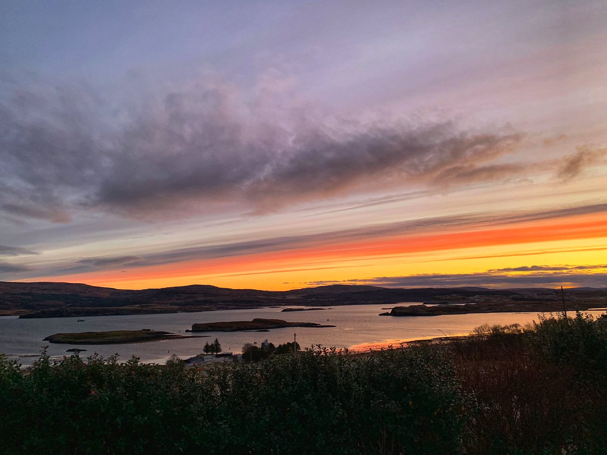HillstoneLodge's tweet photo. The day the clouds are meant to come back is not such a bad one after all...
.
#weatherischanging #weather #winter #skye #isleofskye #morning #sunrise #scotland #guesthouse #colbost #hillstonelodge #bedandbreakfast #wakeup https://t.co/AZzgXpLa02